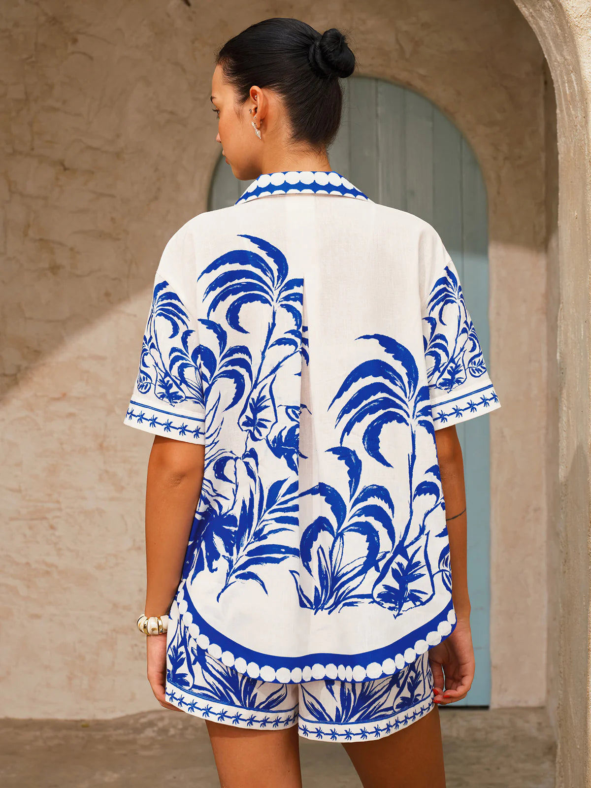 Set Tropical de 2 Piezas: Camisa de Botones y Short Ajustable con Estampado de Palmeras