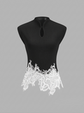 Top de punto con cuello halter y bajo de encaje asimétrico